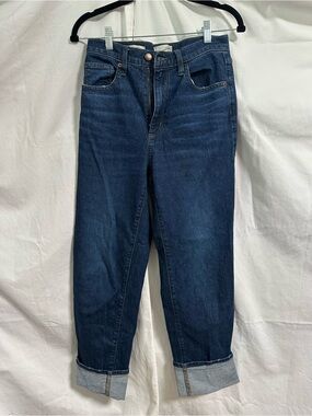 Universal Thread Dark Blue High-Rise 90s Straight Jeans